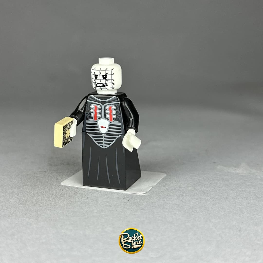 Minifigura tipo LEGO Pinhead Cenobita con Cubo Lament Hellraiser