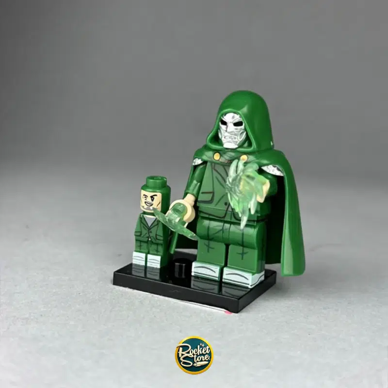 Minifigura tipo LEGO Marvel Doctor Doom con Mini Doom Bot y Magia