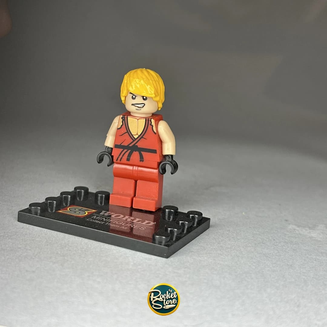 Minifigura tipo LEGO Ken Masters Street Fighter en Gi Rojo Carmesí