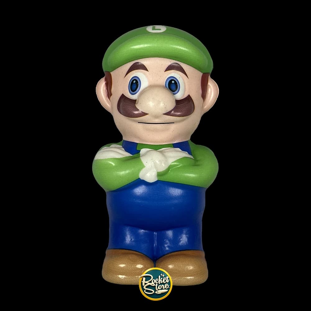 Squishy Luigi Brazos Cruzados Super Mario Bros Figura Antiestrés