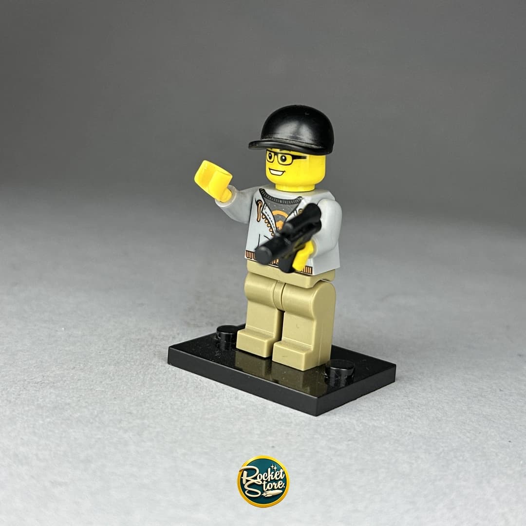 Minifigura tipo LEGO Turista Fotógrafo con Cámara y Gorra