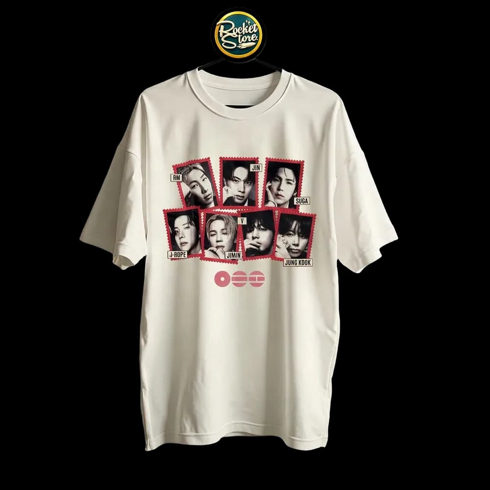 Camiseta BTS - Postage Stamps 7 Miembros Marfil