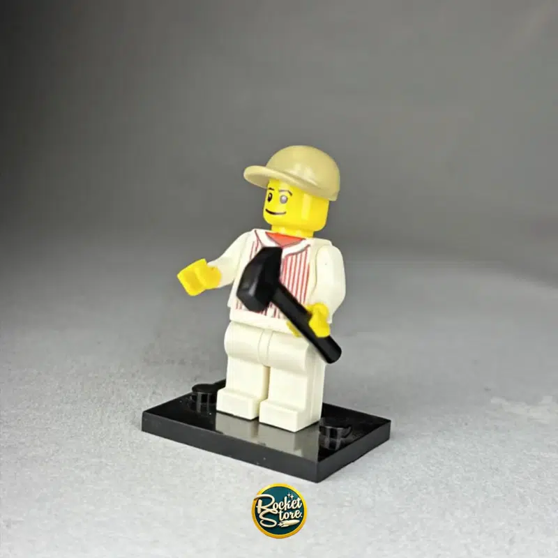 Minifigura tipo LEGO Bateador de Béisbol con Bate de Madera