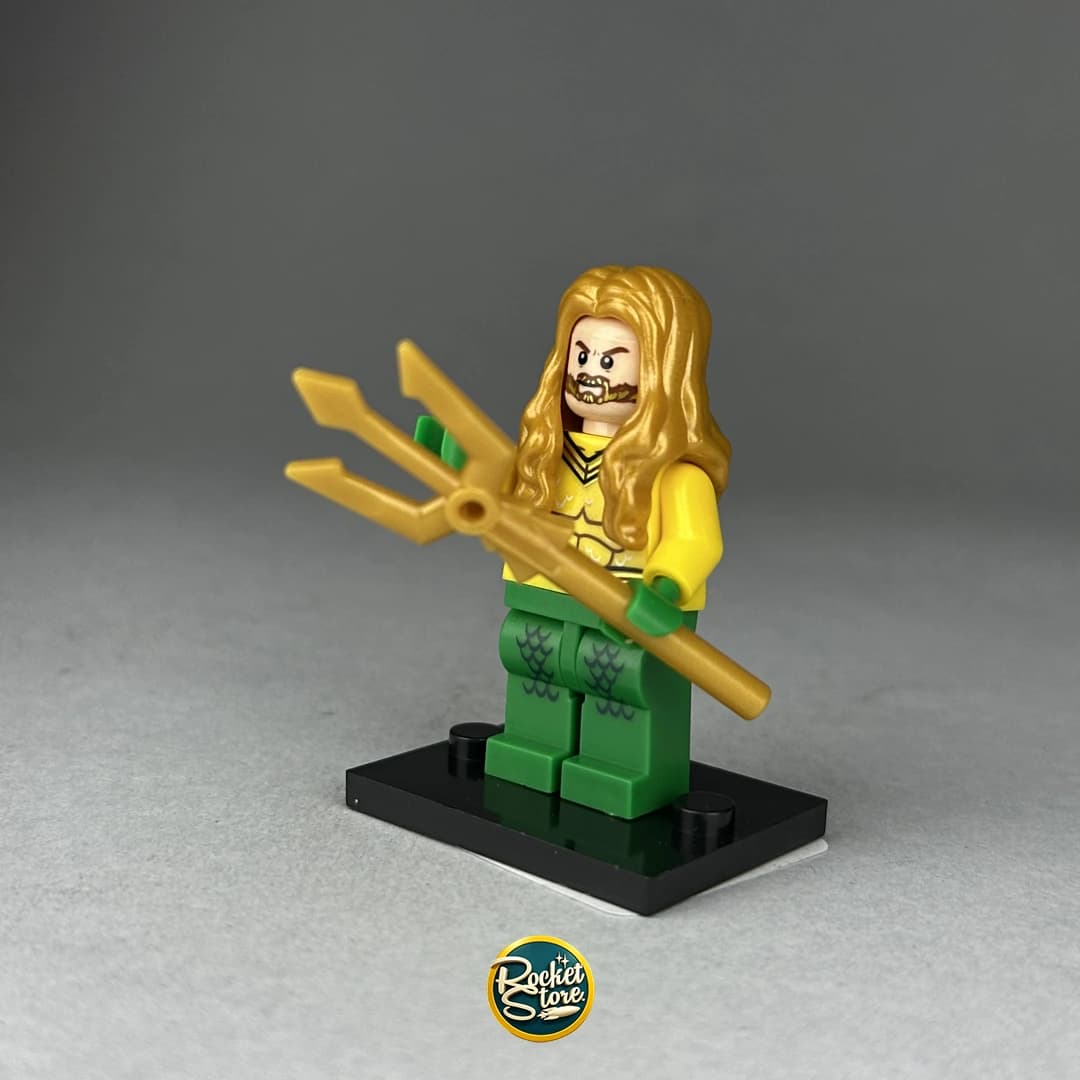 Minifigura tipo LEGO DC Comics Aquaman Clásico con Tridente