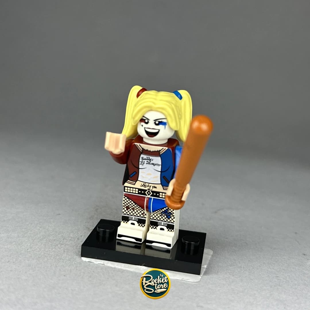 Minifigura tipo LEGO DC Comics Harley Quinn con Bate Suicide Squad