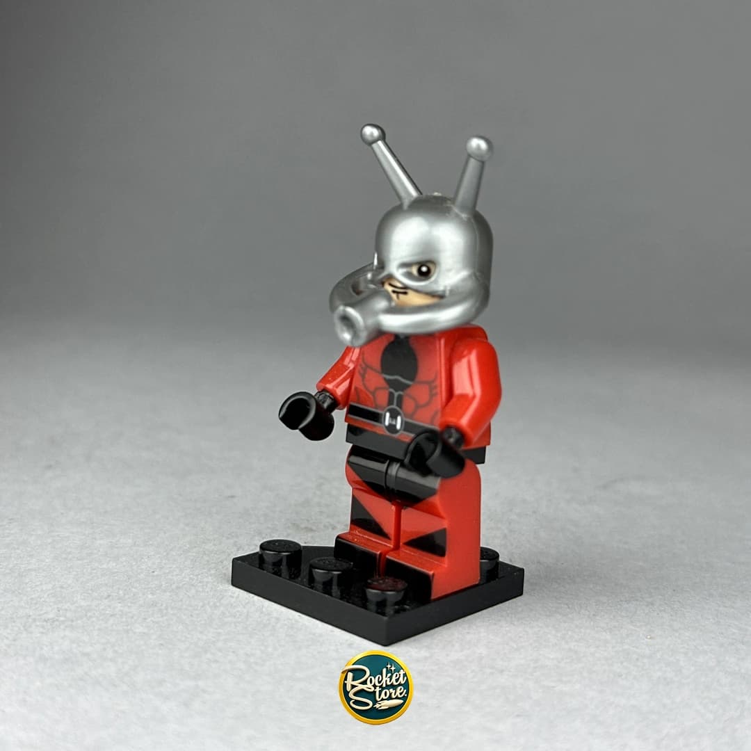 Minifigura tipo LEGO Marvel Ant-Man con Casco Cuántico