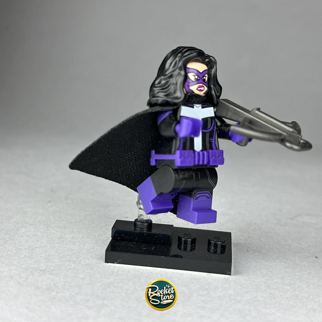 Minifigura LEGO DC Comics Huntress con Ballesta