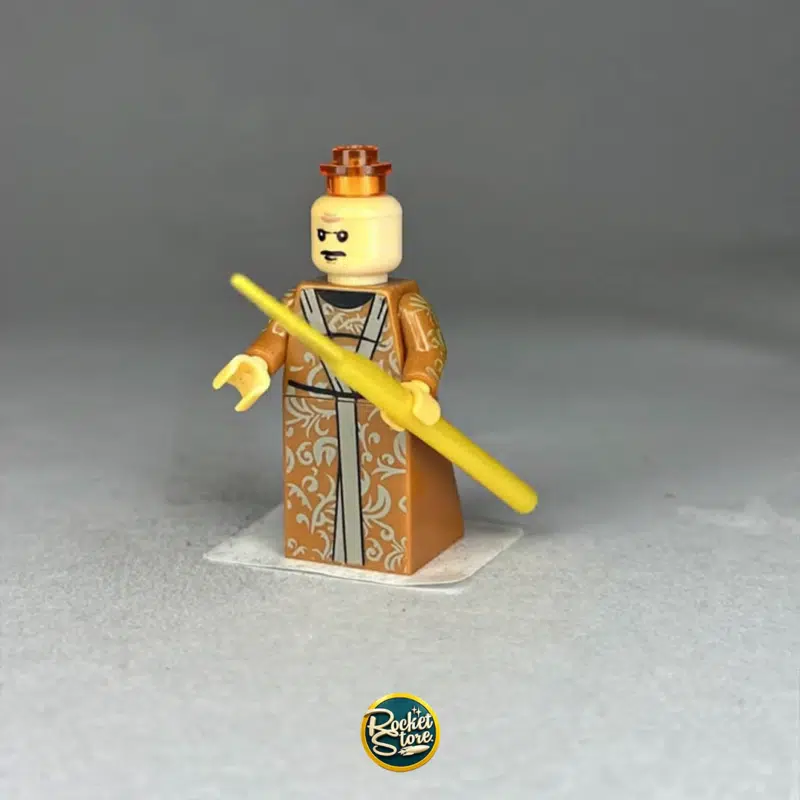 Minifigura tipo LEGO Maestro Shaolin Monje con Bastón Bo Dorado