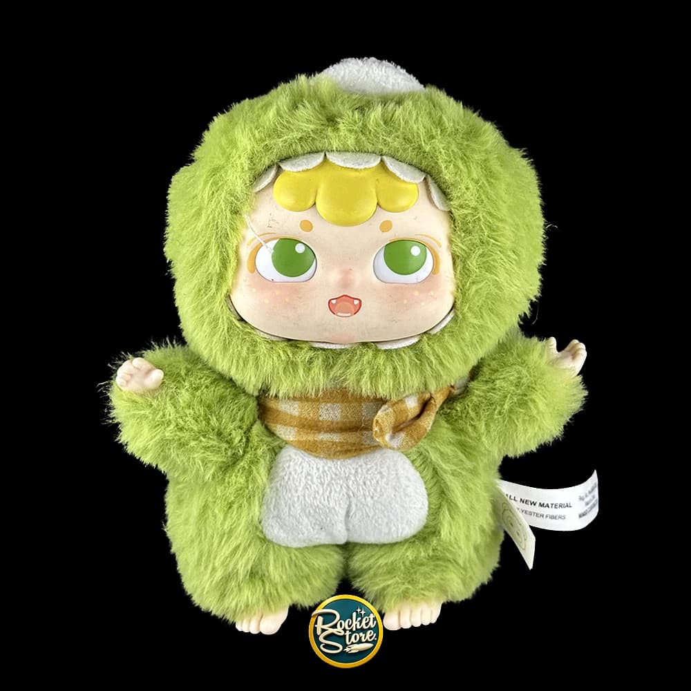 Peluche Baby Three Monstruo Verde con Bufanda a Cuadros