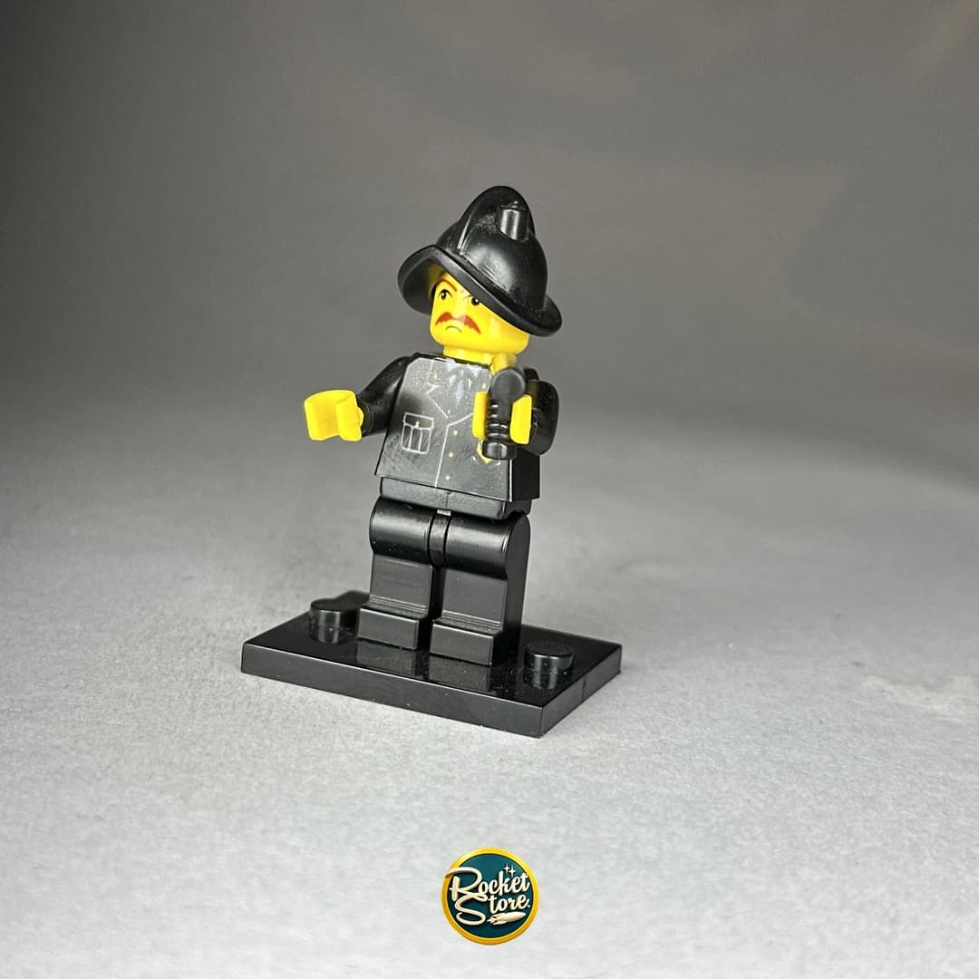 Minifigura tipo LEGO Oficial con Casco Negro y Bigote