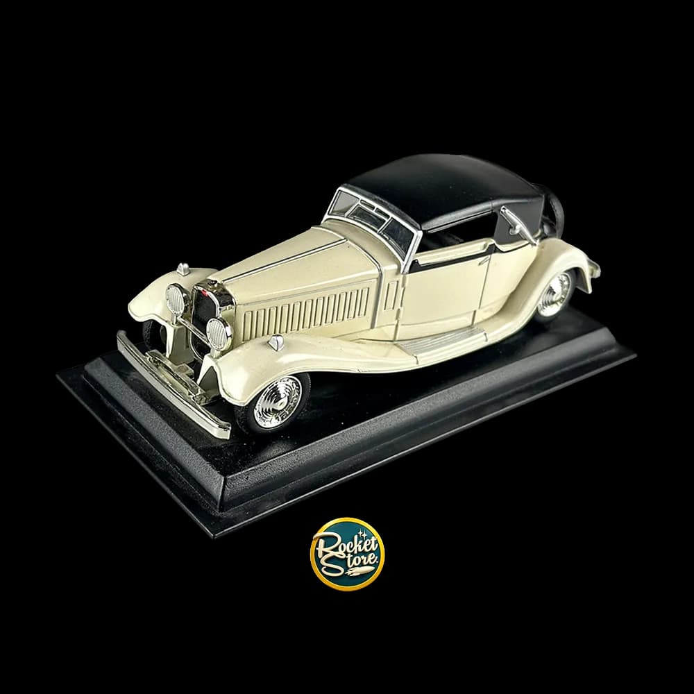 Auto Clásico Crema sobre Base de Colección