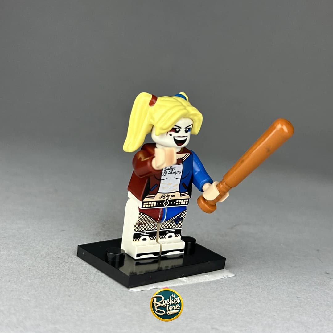 Minifigura tipo LEGO DC Comics Harley Quinn con Bate Suicide Squad