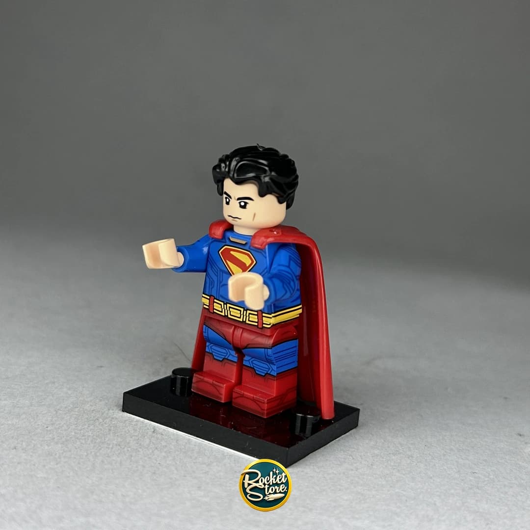 Minifigura tipo LEGO DC Comics Superman con Capa Roja