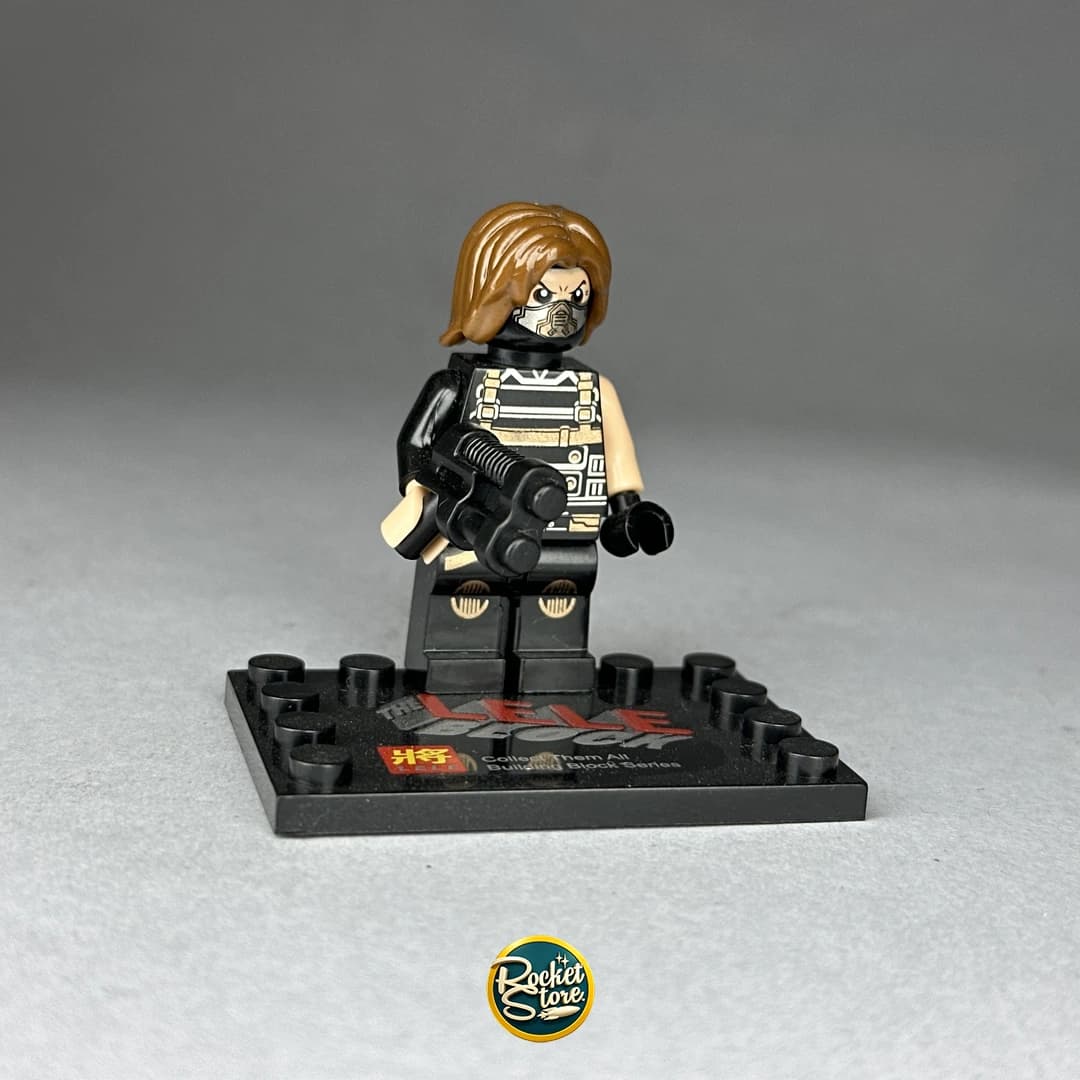 Minifigura tipo LEGO Marvel Soldado del Invierno con Rifle