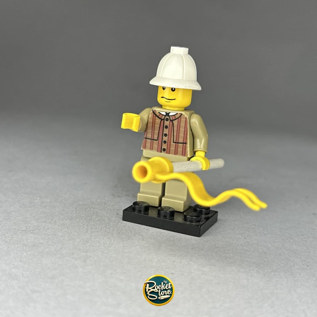 Minifigura tipo LEGO Explorador de Safari con Casco Colonial y Corno