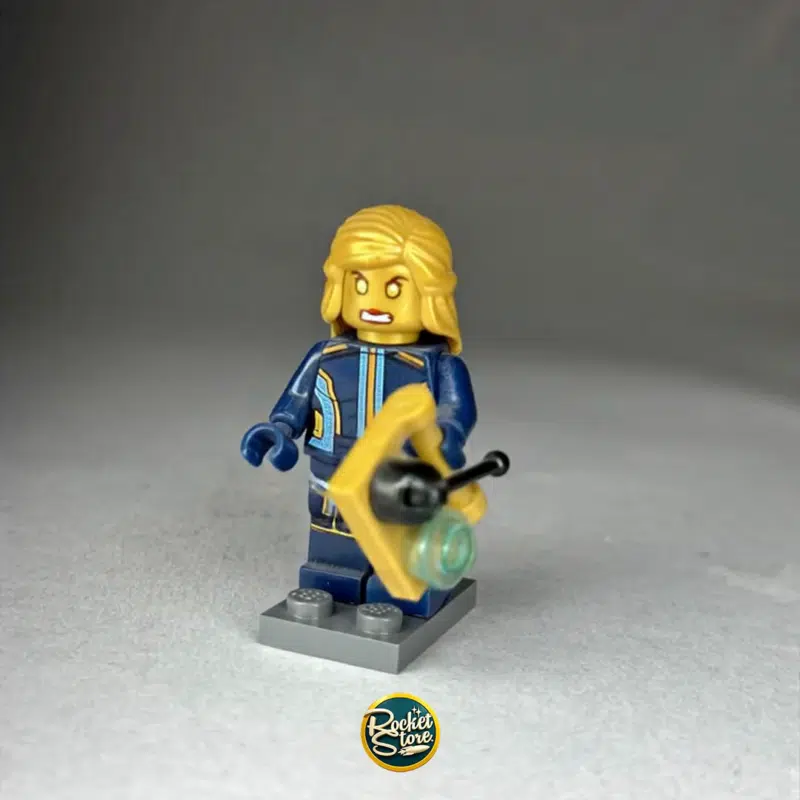 Minifigura tipo LEGO Héroe Cósmico con Orbe de Energía