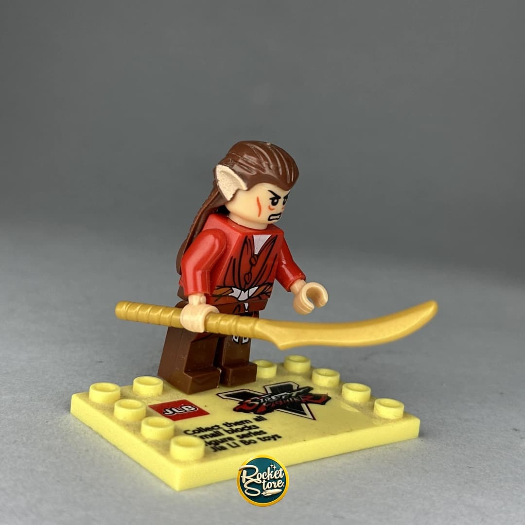 Minifigura tipo LEGO Guerrero Elfo con Cimitarra Dorada
