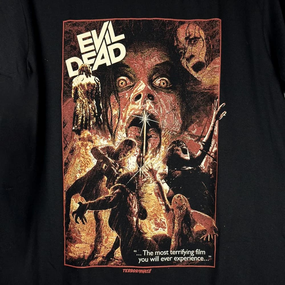 Camiseta The Evil Dead 1981 - Cheryl Poseída Grindhouse Negro - Foto 1