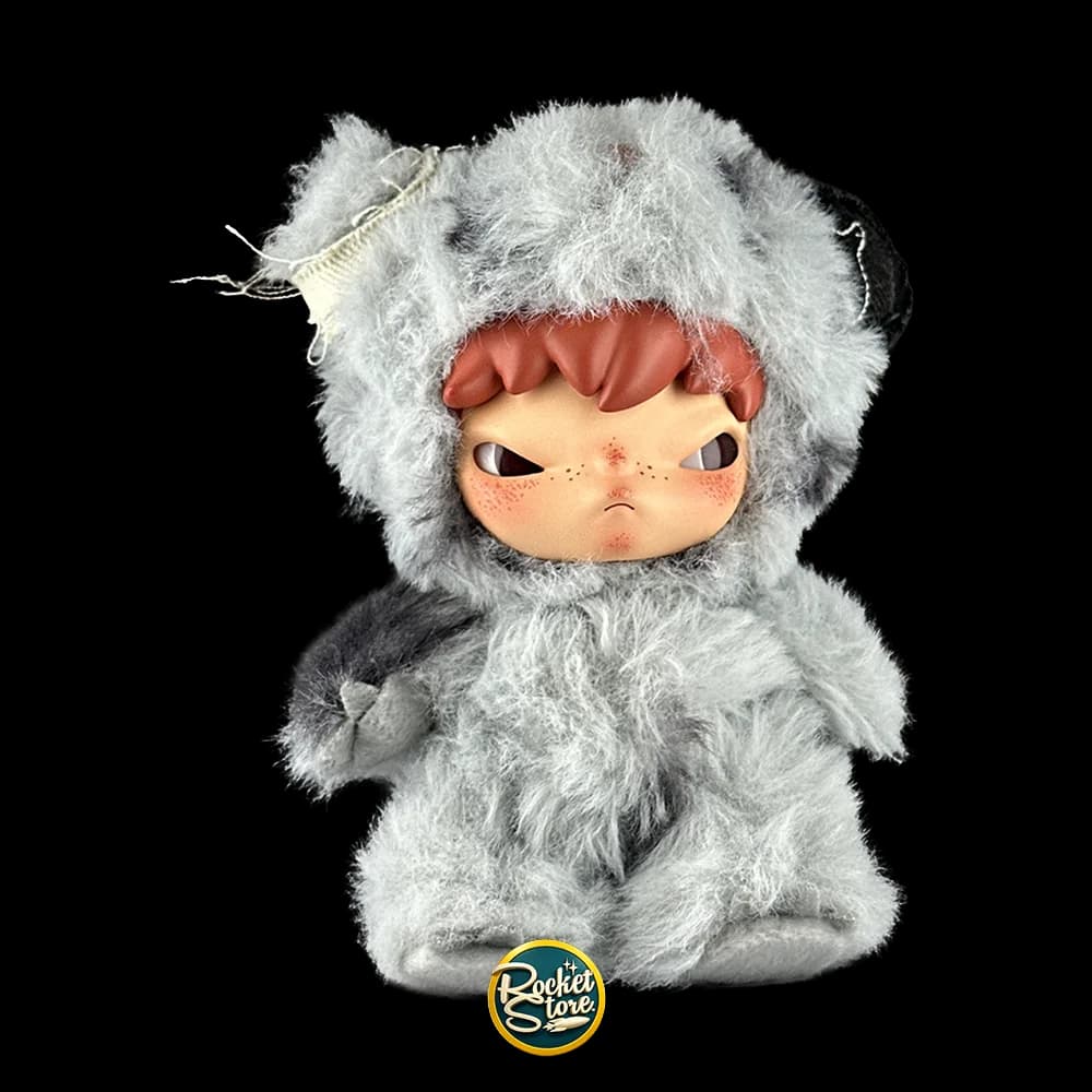 Figura Peluche Hirono con Capucha de Oso Gris - Pop Mart