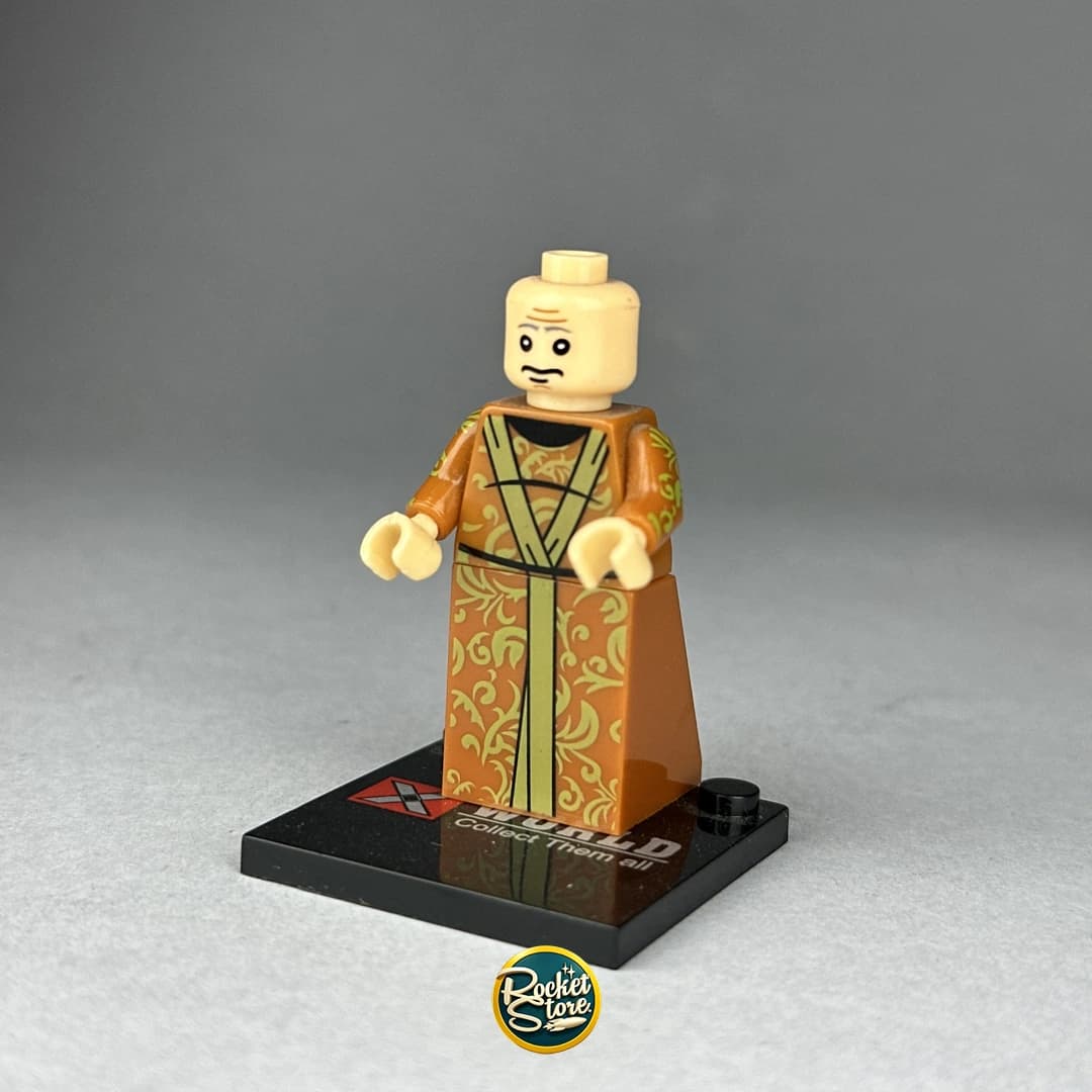 Minifigura tipo LEGO Marvel Ancient One Ancestral con Túnica Azafrán