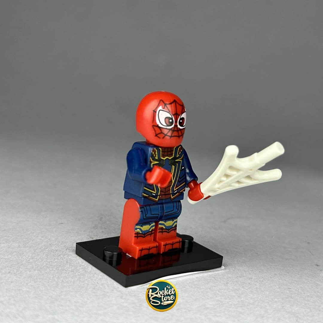 Minifigura tipo LEGO Marvel Spider-Man Iron Spider con Telaraña
