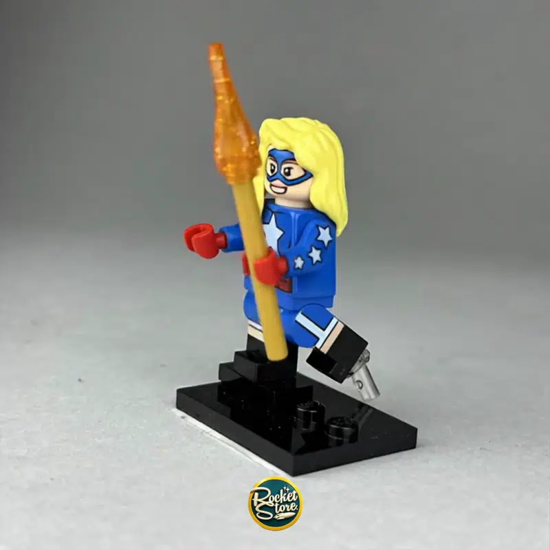 Minifigura LEGO DC Comics Stargirl con Cetro Cósmico