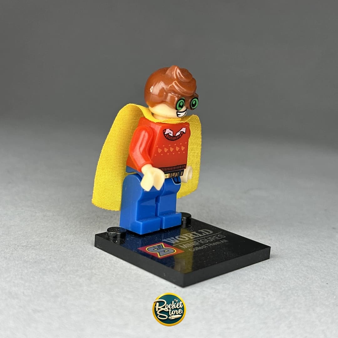 Minifigura tipo LEGO Robin Clásico con Capa Amarilla