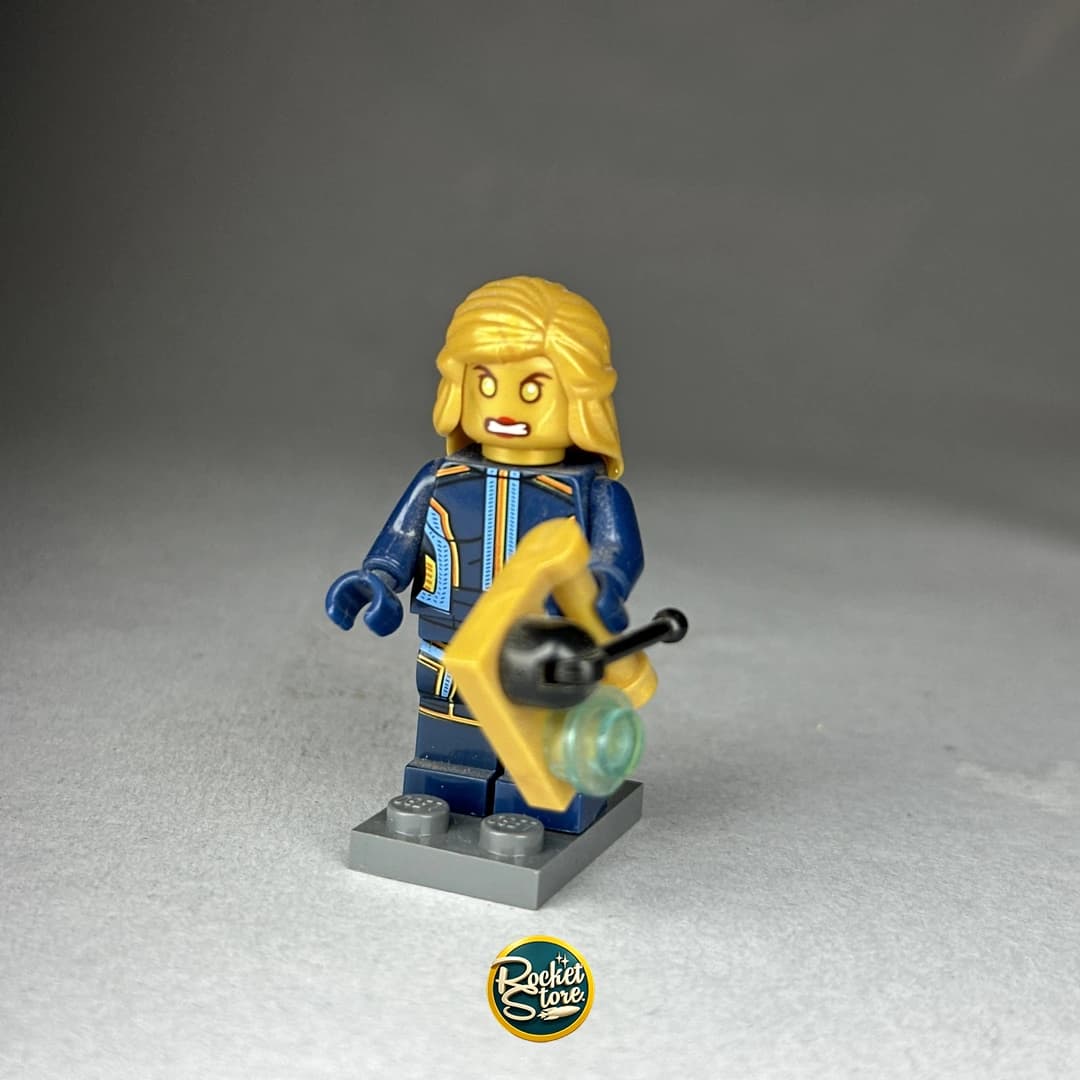 Minifigura tipo LEGO Héroe Cósmico con Orbe de Energía