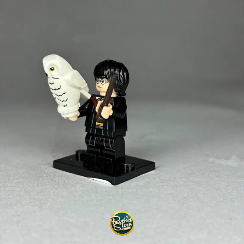 Minifigura tipo LEGO Harry Potter con Lechuza Hedwig y Varita