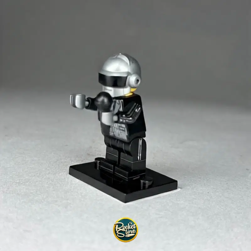 Minifigura tipo LEGO Daft Punk Traje Cuero Negro con Casco Cromo