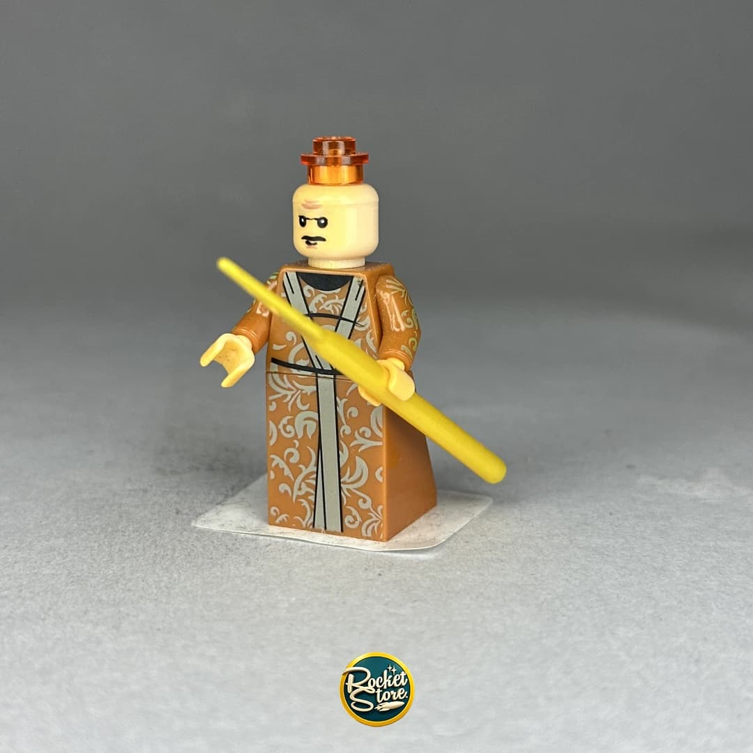 Minifigura tipo LEGO Maestro Shaolin Monje con Bastón Bo Dorado