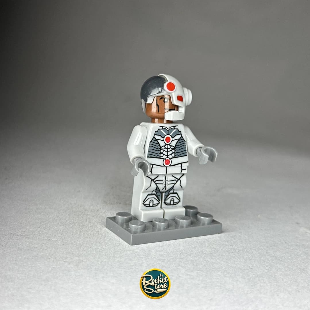 Minifigura tipo LEGO DC Comics Cyborg Armadura Plata y Blanco