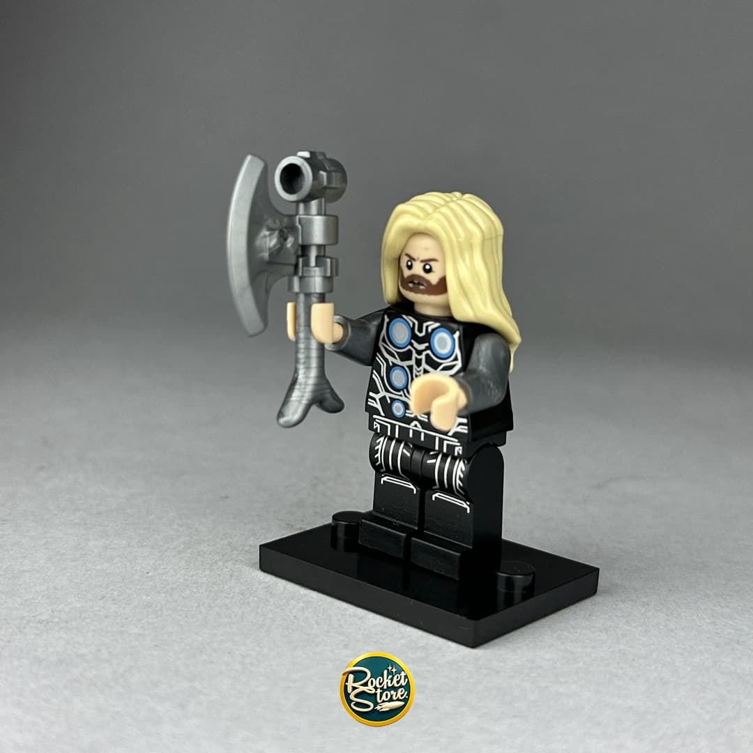 Minifigura tipo LEGO Marvel Thor con Hacha Stormbreaker