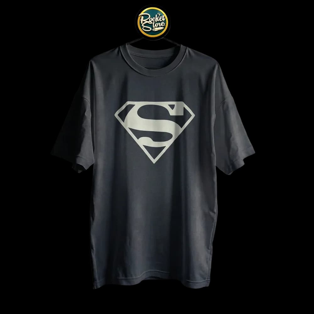 Camiseta Superman - Escudo Diamante Minimalista Plata Negro
