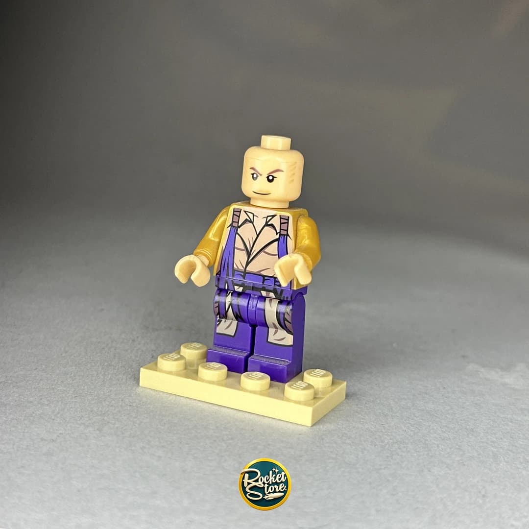 Minifigura tipo LEGO Dragon Ball Nappa Torso Desnudo Pantalón Morado