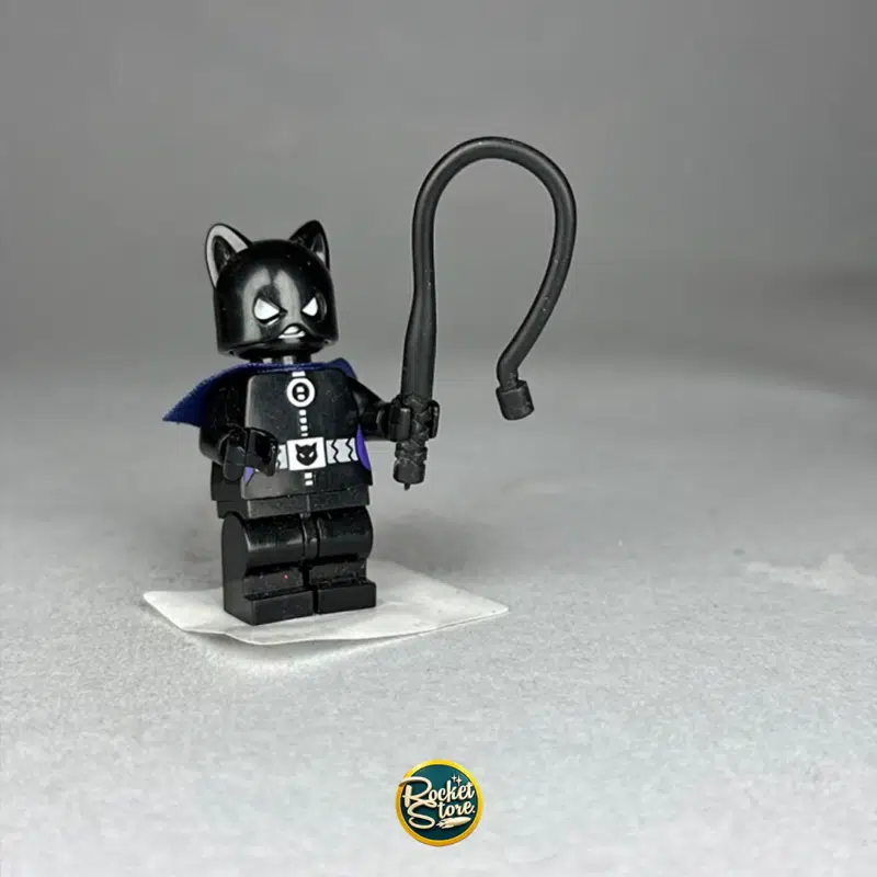 Minifigura tipo LEGO DC Comics Catwoman Clásica con Látigo y Capucha