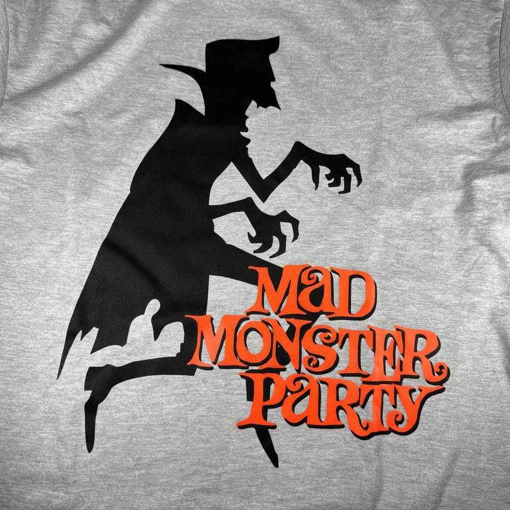 Camiseta Mad Monster Party - Silueta Drácula Gris Jaspe