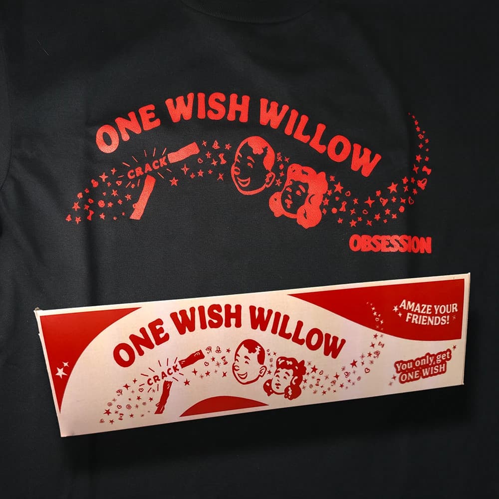 Detalle del estampado One Wish Willow con caja de colección