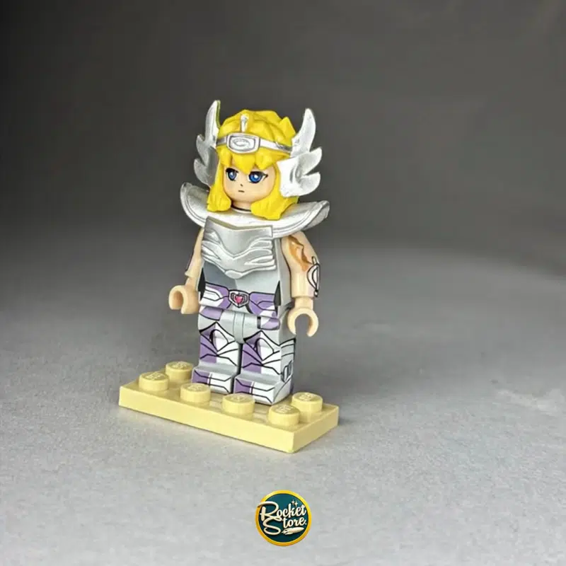 Minifigura tipo LEGO Caballero del Zodiaco con Armadura Alada Plateada