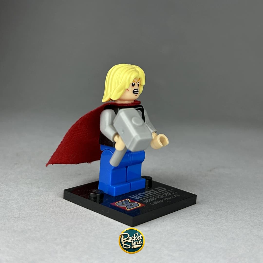 Minifigura tipo LEGO Marvel Thor Cómic Clásico con Mjolnir