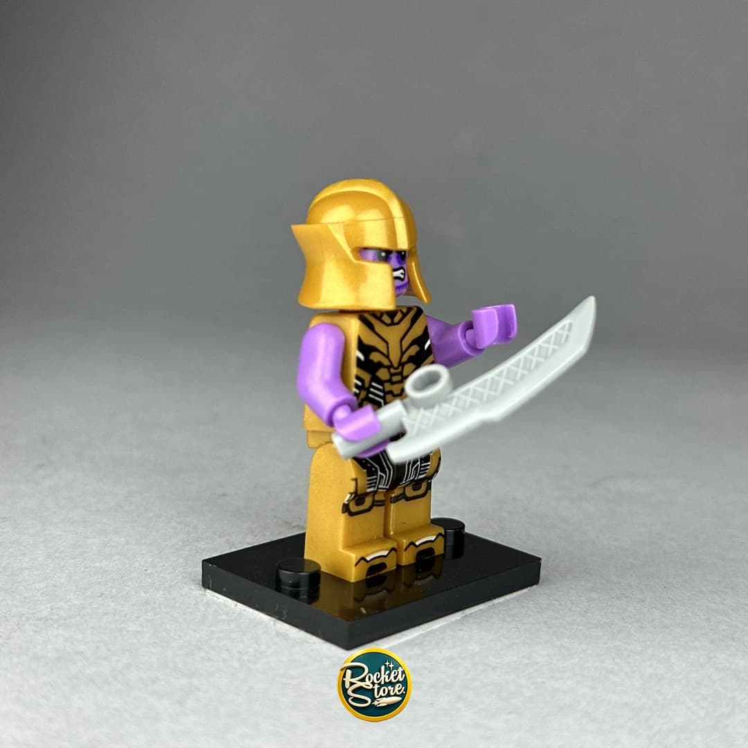 Minifigura tipo LEGO Marvel Thanos con Espada Doble Filo Endgame