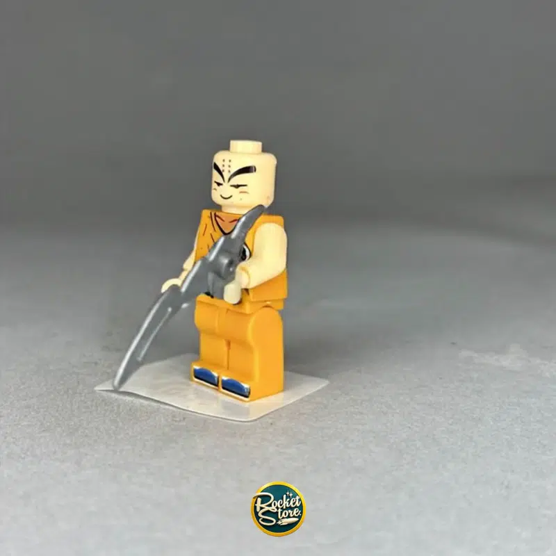 Minifigura tipo LEGO Dragon Ball Guerrero Calvo con Arma de Hoja