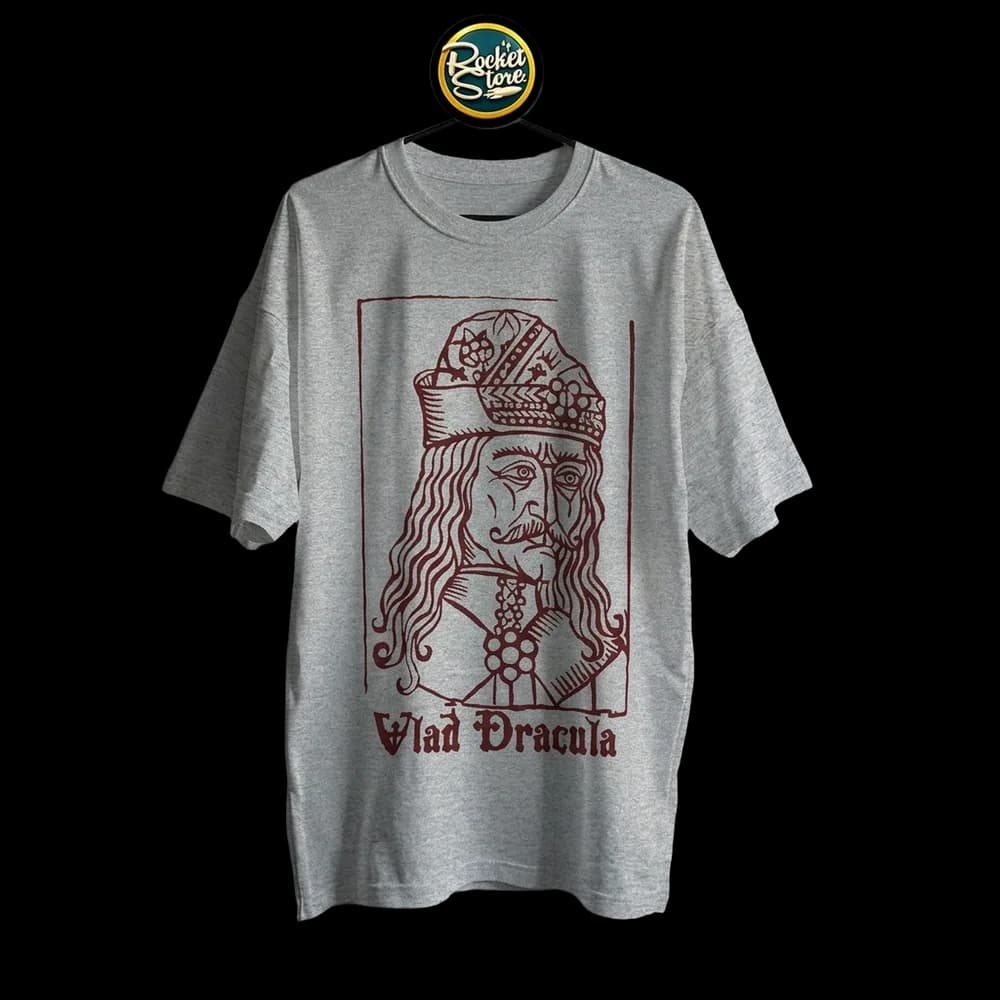 Camiseta Vlad Tepes - Vlad Drácula Grabado Vinotinto Gris Jaspe