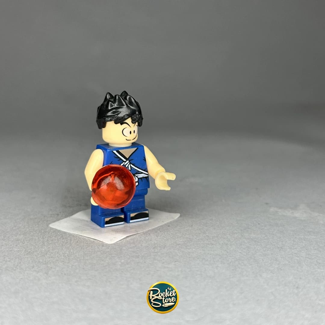 Minifigura tipo LEGO Dragon Ball Yamcha con Esfera de Ki Naranja