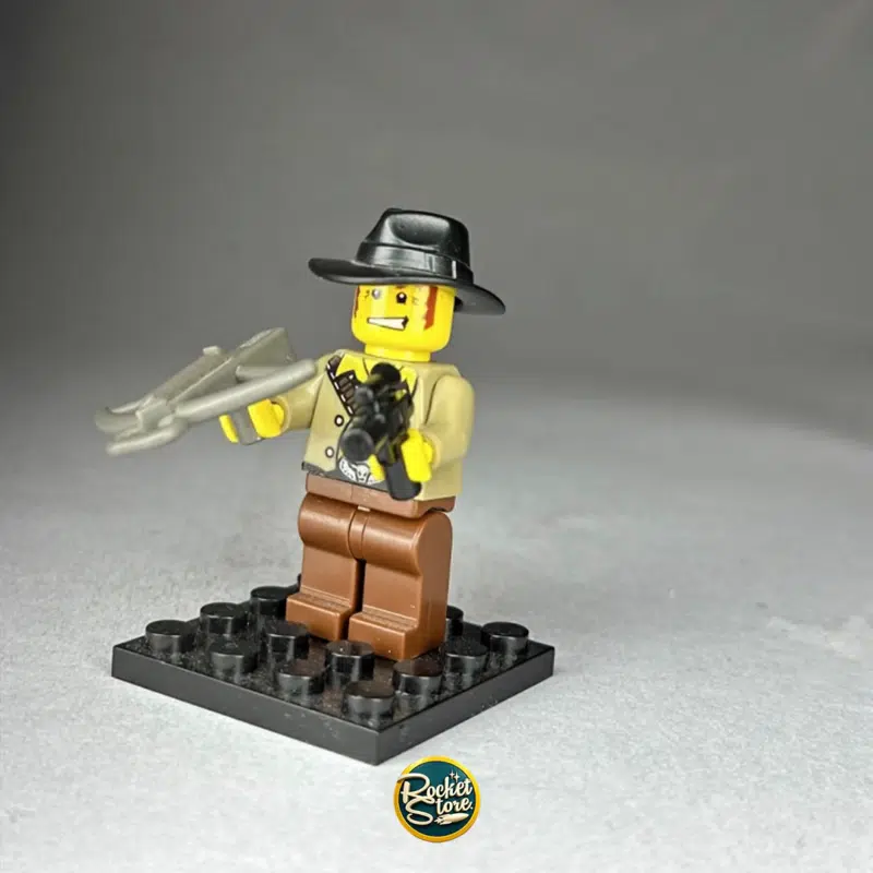 Minifigura tipo LEGO Cazador Forajido del Oeste con Ballesta