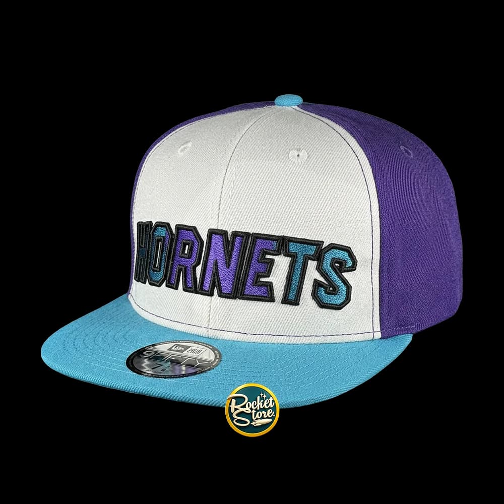 Gorra Charlotte Hornets NBA Vintage (Blanca / Visera Celeste / Púrpura)