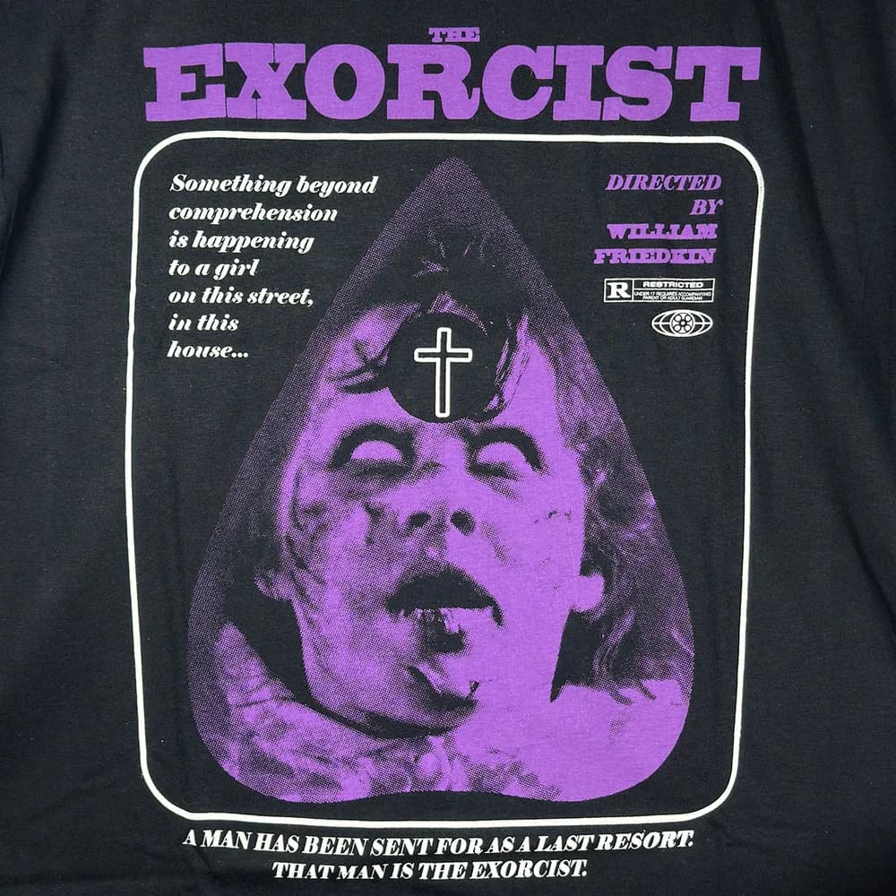 Camiseta El Exorcista - Regan MacNeil Afiche Púrpura Negro - Foto 1