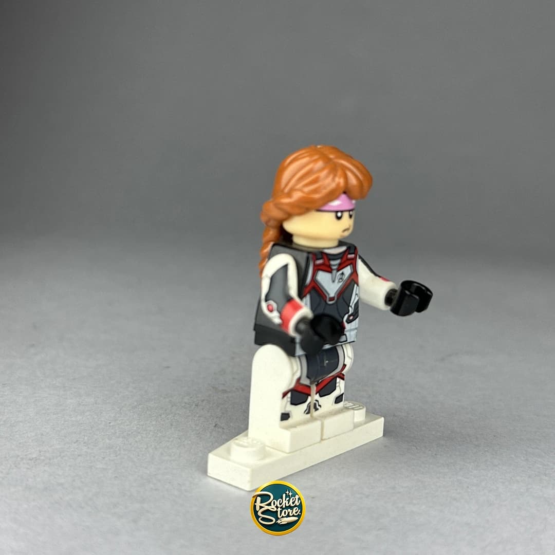 Minifigura tipo LEGO Marvel Black Widow Traje Cuántico Endgame