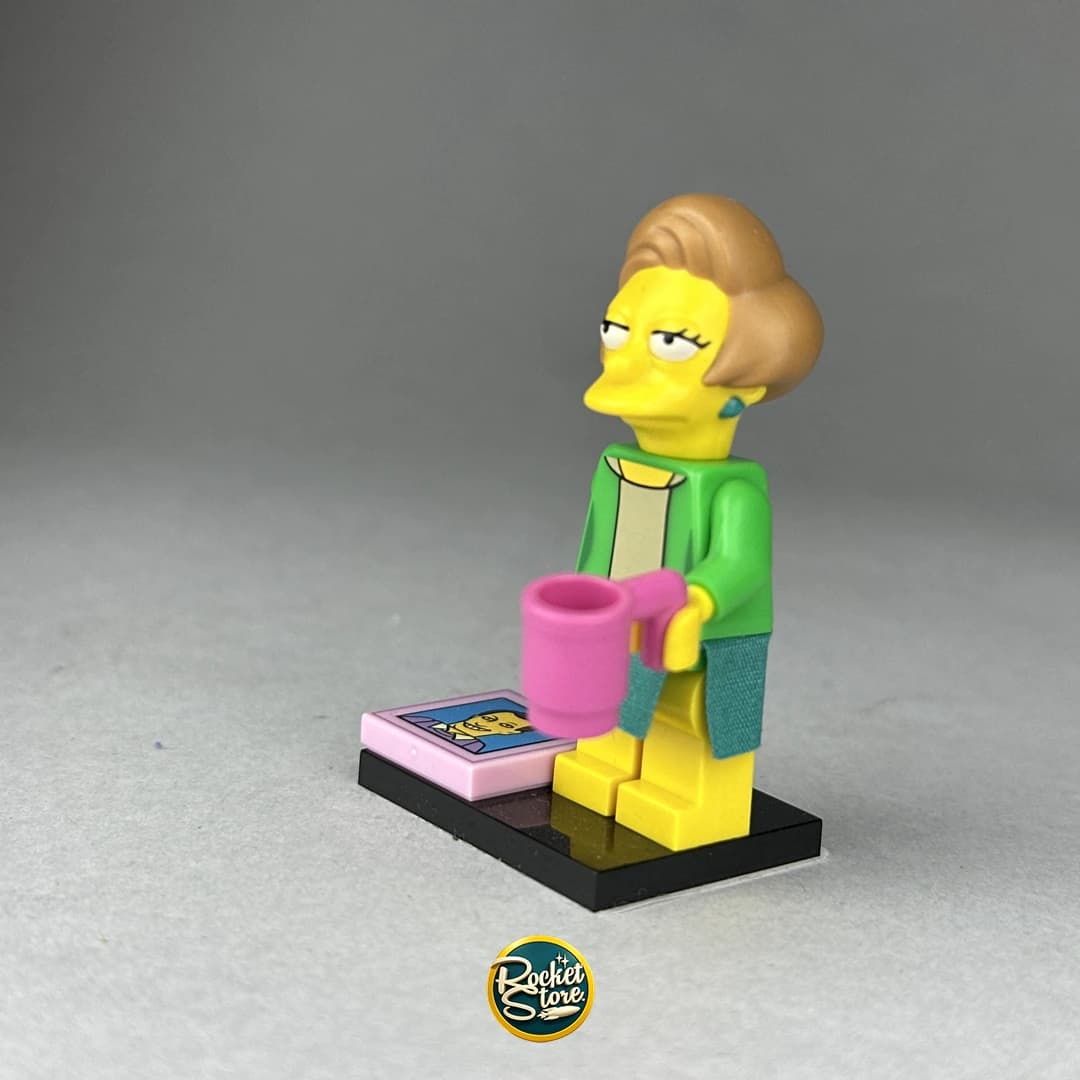 Minifigura LEGO The Simpsons Edna Krabappel con Examen