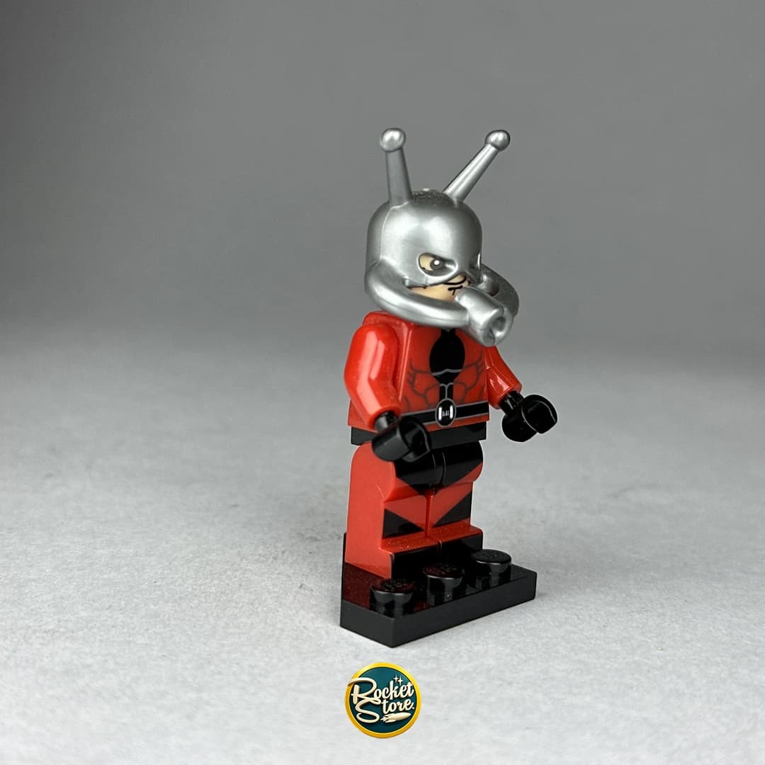 Minifigura tipo LEGO Marvel Ant-Man con Casco Cuántico